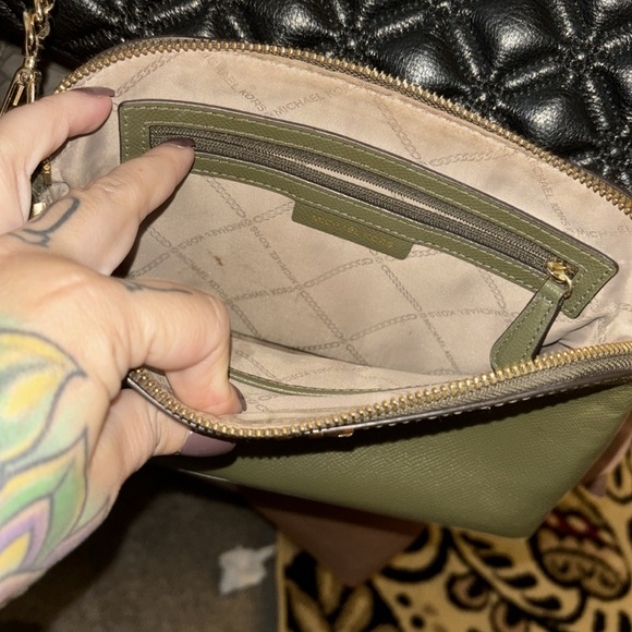 Michael Kors for a screen, Crossbody and wallet set. - Picture 5 of 6